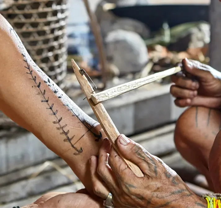 mentawai-tribe-traditional-tattooing