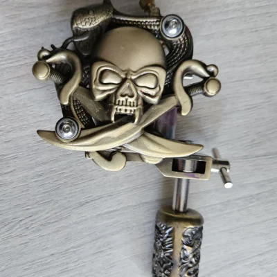 pirat skull tattoo machine (1)